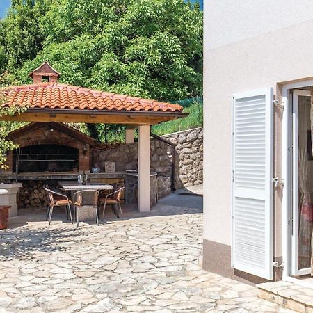 1 Bedroom Cozy Apartment In Ičići Extérieur photo