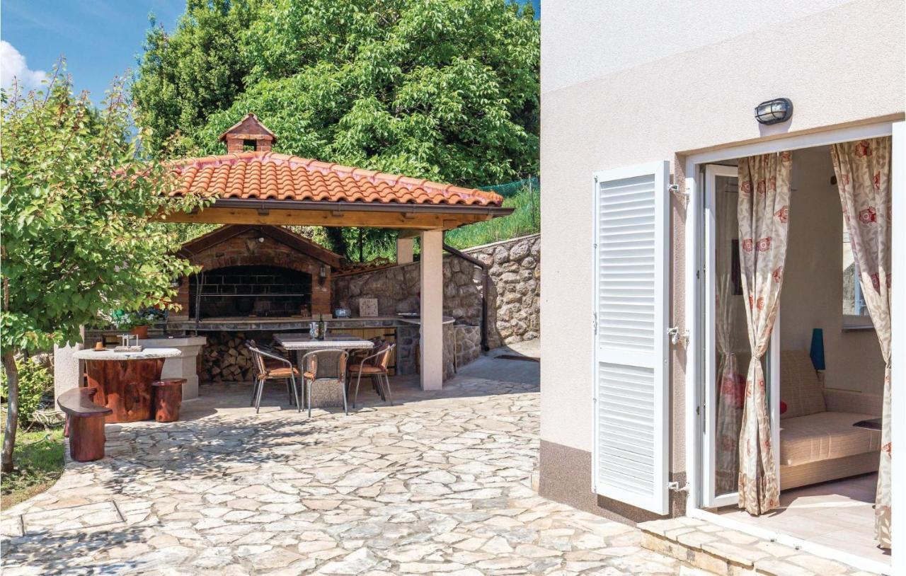 1 Bedroom Cozy Apartment In Ičići Extérieur photo