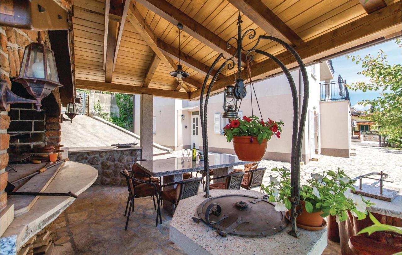 1 Bedroom Cozy Apartment In Ičići Extérieur photo
